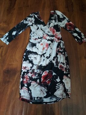 Wrap-Style Long Sleeve Floral Dress in Black and Red